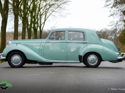 Classic Bentley R-type LHD Automatic