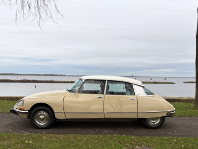 DS 21 Pallas 5 speed. 18 year 1 owner.