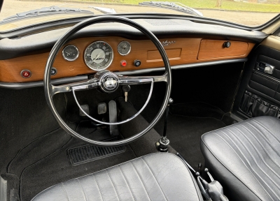 Top restored Karkmann Ghia. Rare and beautiful color.