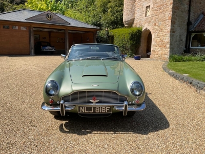 Aston Martin DB6 Volante
