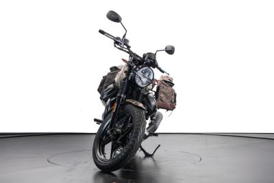 2022 Moto Guzzi V7 Stone Gucci Palace 04/50