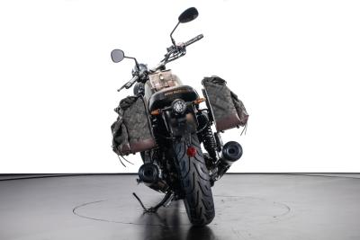 2022 Moto Guzzi V7 Stone Gucci Palace 04/50