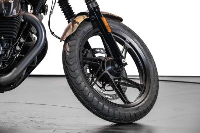 2022 Moto Guzzi V7 Stone Gucci Palace 04/50