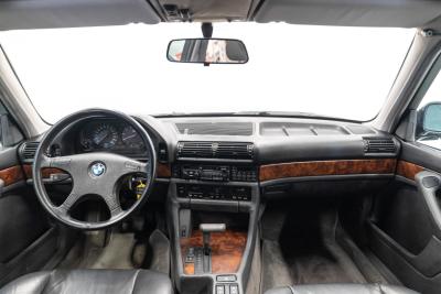 1988 BMW 750 iL (E32)