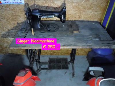 1900 Collectables Singer Sewing machine