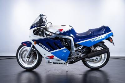 1988 Suzuki GSXR 750&nbsp;&nbsp;&nbsp;&nbsp;&nbsp;&nbsp;&nbsp;&nbsp;&nbsp;&nbsp;&nbsp;&nbsp;&nbsp;&nbsp;&nbsp;