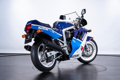 1988 Suzuki GSXR 750&nbsp;&nbsp;&nbsp;&nbsp;&nbsp;&nbsp;&nbsp;&nbsp;&nbsp;&nbsp;&nbsp;&nbsp;&nbsp;&nbsp;&nbsp;