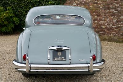 1959 Jaguar MK IX Saloon
