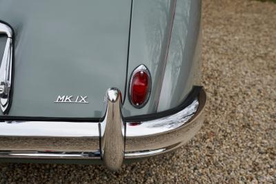 1959 Jaguar MK IX Saloon