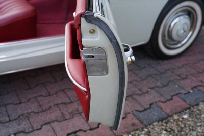 1962 Mercedes - Benz Mercedes Benz 190 SL &ldquo;Wei&szlig;&shy;grau &uuml;ber Rot&rdquo;