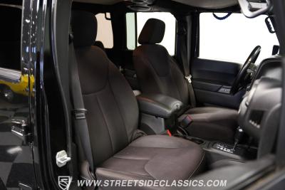 2014 Jeep Wrangler Unlimited Sport Hemi