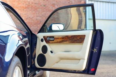 2000 Aston Martin Vantage