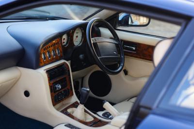 2000 Aston Martin Vantage