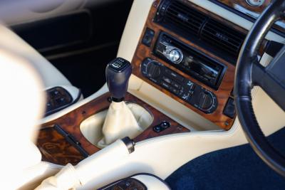 2000 Aston Martin Vantage