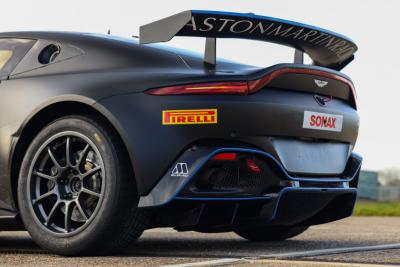 2022 Aston Martin Vantage