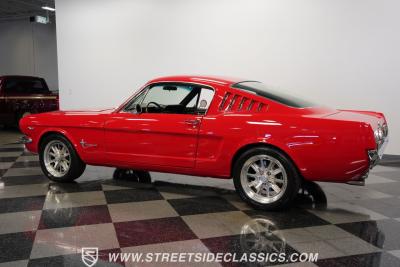 1966 Ford Mustang 2+2 Fastback Restomod
