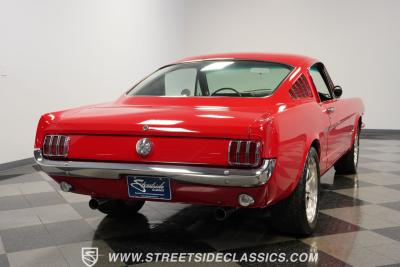 1966 Ford Mustang 2+2 Fastback Restomod