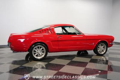1966 Ford Mustang 2+2 Fastback Restomod