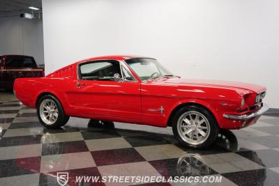 1966 Ford Mustang 2+2 Fastback Restomod