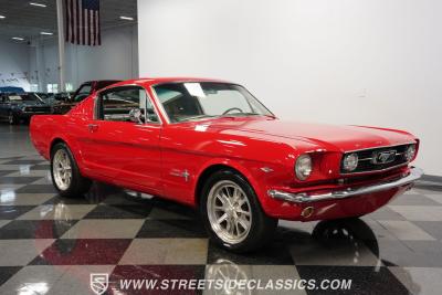 1966 Ford Mustang 2+2 Fastback Restomod