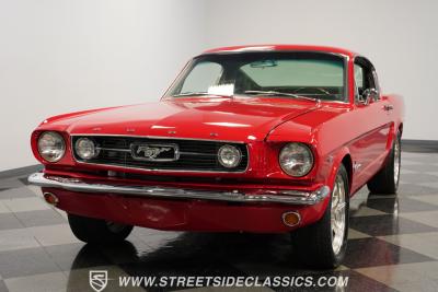 1966 Ford Mustang 2+2 Fastback Restomod