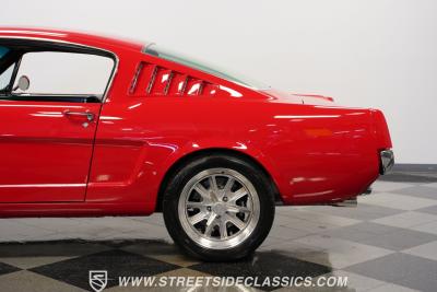 1966 Ford Mustang 2+2 Fastback Restomod