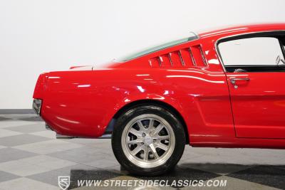 1966 Ford Mustang 2+2 Fastback Restomod