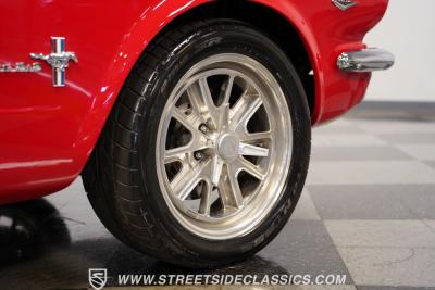 1966 Ford Mustang 2+2 Fastback Restomod
