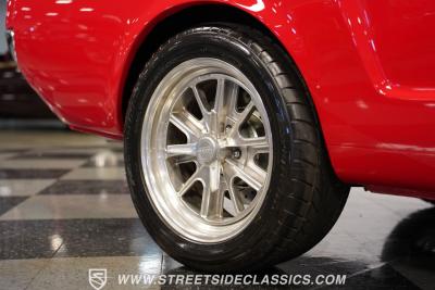 1966 Ford Mustang 2+2 Fastback Restomod