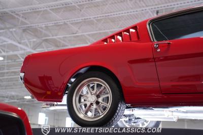 1966 Ford Mustang 2+2 Fastback Restomod
