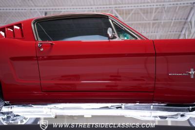 1966 Ford Mustang 2+2 Fastback Restomod