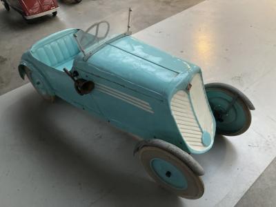 1900 Trapauto&#039;&#039;s blue