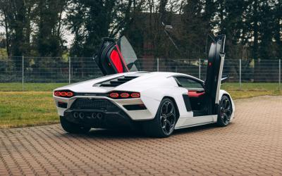 2022 Lamborghini Countach LPI 800-4
