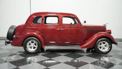 1935 Ford Fordor