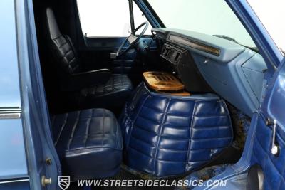 1977 Dodge D200 Van
