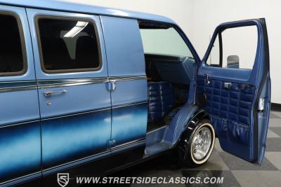 1977 Dodge D200 Van