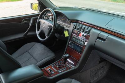 2000 Mercedes - Benz E430 V8