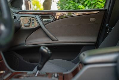 2000 Mercedes - Benz E430 V8