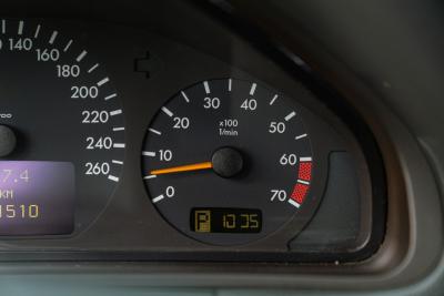 2000 Mercedes - Benz E430 V8