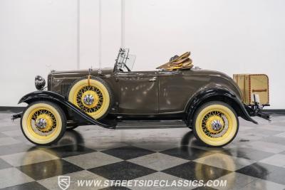 1932 Ford Model 18 V-8 Roadster Deluxe