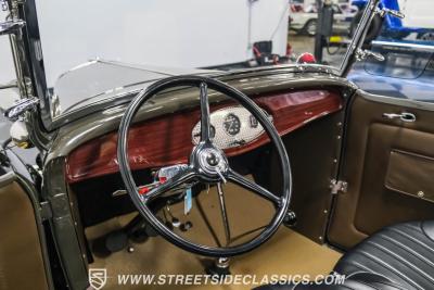 1932 Ford Model 18 V-8 Roadster Deluxe