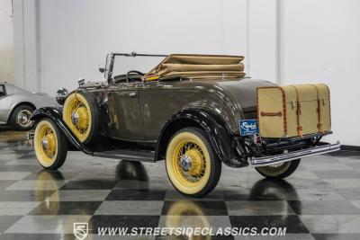 1932 Ford Model 18 V-8 Roadster Deluxe