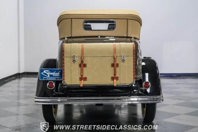 1932 Ford Model 18 V-8 Roadster Deluxe