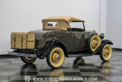 1932 Ford Model 18 V-8 Roadster Deluxe