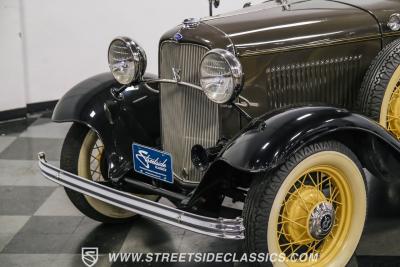 1932 Ford Model 18 V-8 Roadster Deluxe