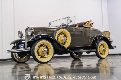 1932 Ford Model 18 V-8 Roadster Deluxe