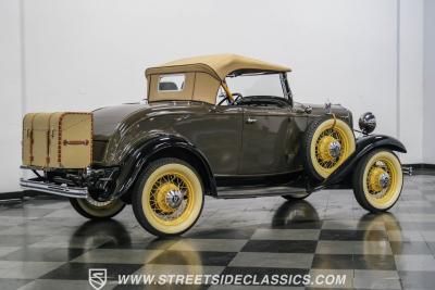 1932 Ford Model 18 V-8 Roadster Deluxe