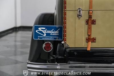 1932 Ford Model 18 V-8 Roadster Deluxe