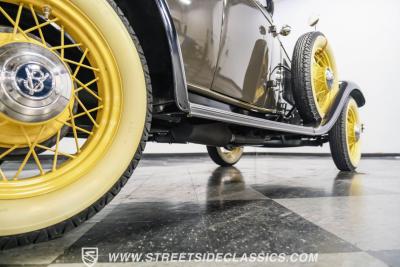 1932 Ford Model 18 V-8 Roadster Deluxe