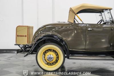 1932 Ford Model 18 V-8 Roadster Deluxe